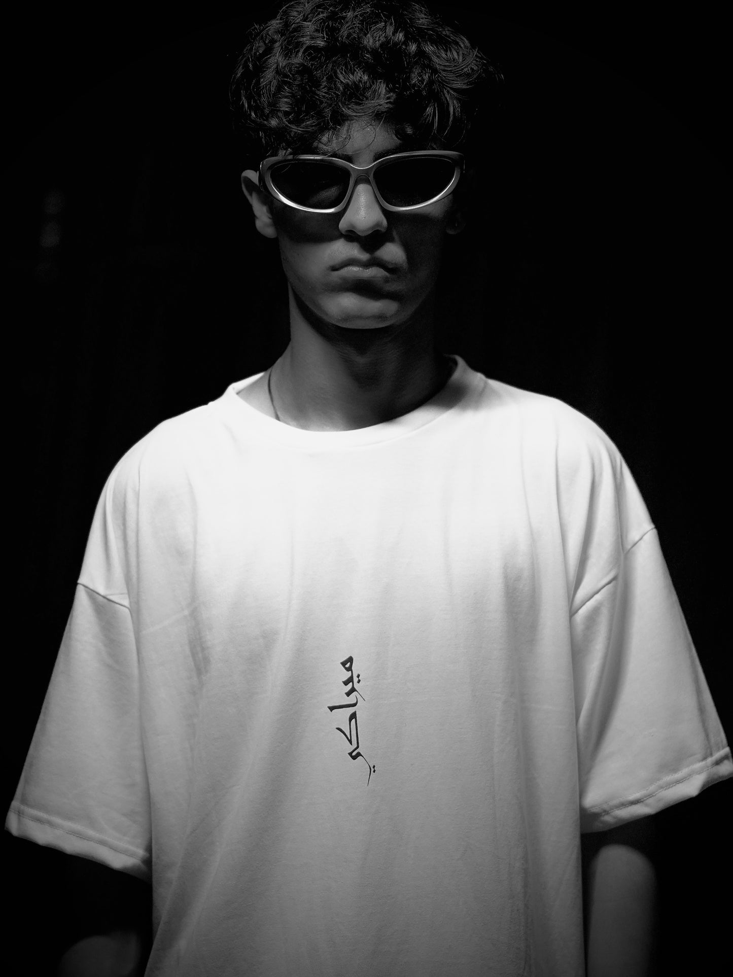 T-shirt in pure white color featuring ‘MERAKI’ print.