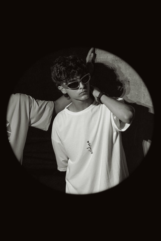 T-shirt in pure white color featuring ‘MERAKI’ print.